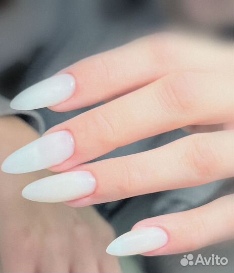 Модель на маникюр