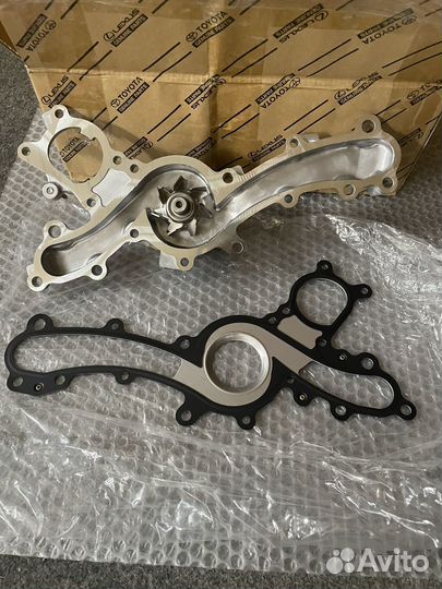 Помпа охлаждения Toyota 1610039616