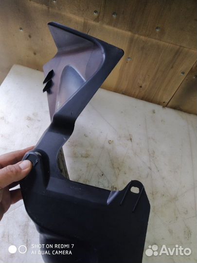 Подкрылок Jeep Grand Cherokee wk 1