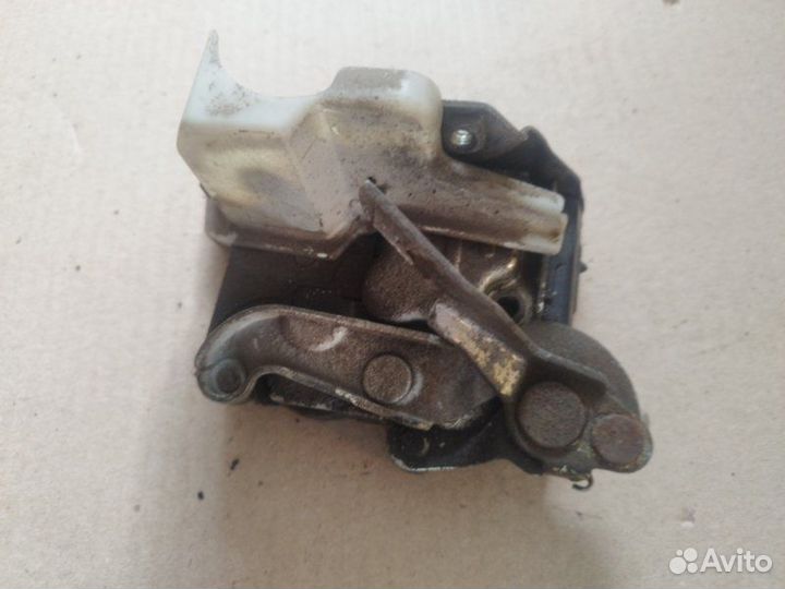 Замок боковой двери задний правый Mercedes-Benz