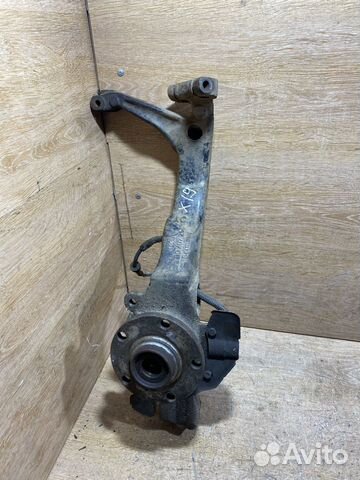 Поворотный кулак передний правый VW Passat B5 X19
