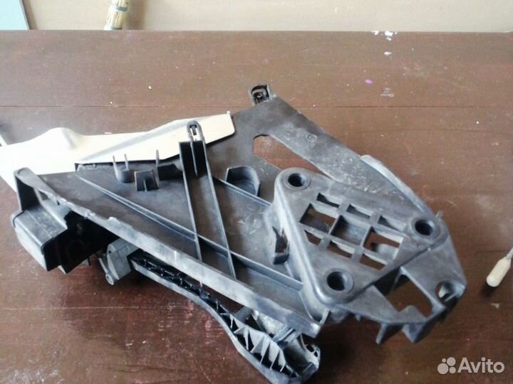 Кронштейн замка задний на Volvo Xc60