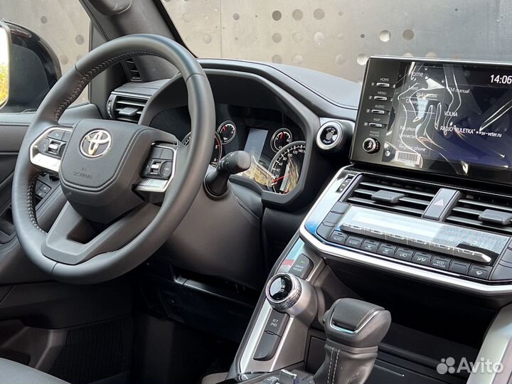 Toyota Land Cruiser 3.3 AT, 2022, 69 км