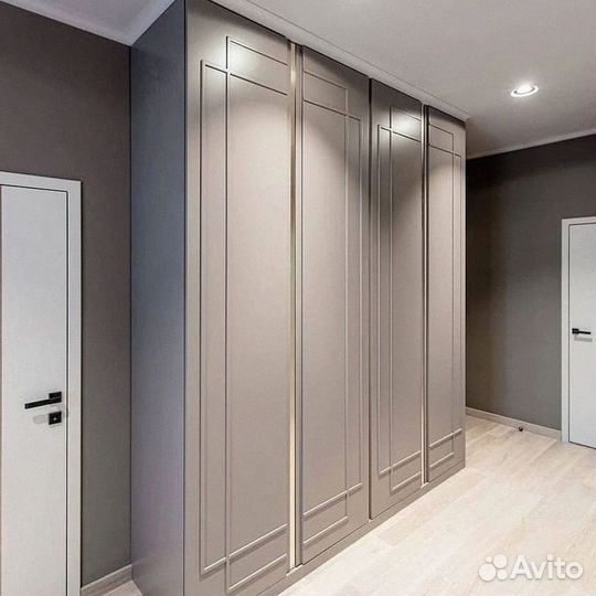 Шкаф распашной современный