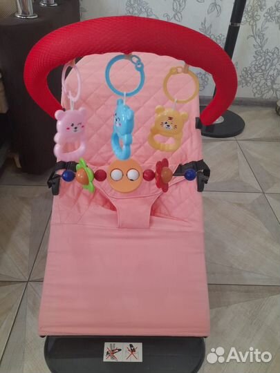 Новый шезлонг с дугой и игрушками в упаковке