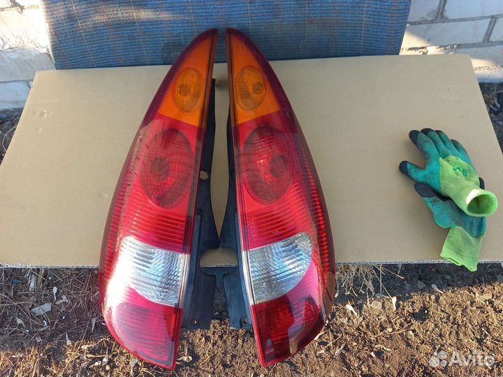 Nissan Almera Tino (00-06) фонари задние оригинал