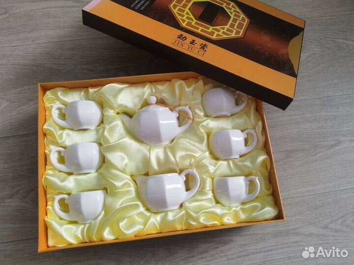 Китайский чайный набор и глиняный чайник