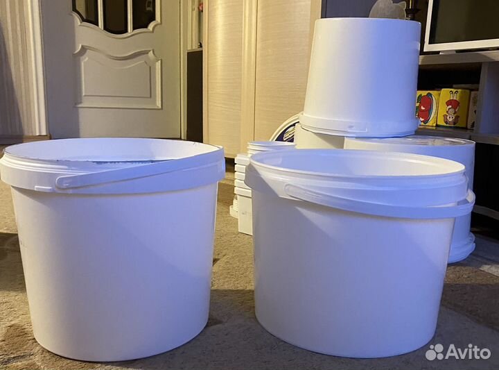 Ведра пластиковые, канистры