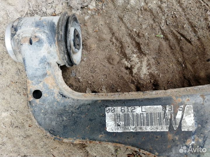 Мерседес 210 правый рычаг передний нижний