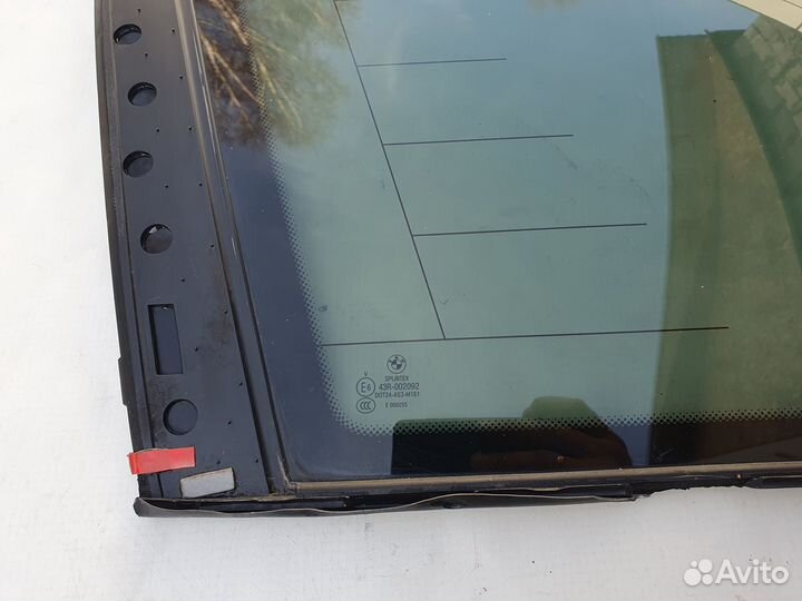 Левое стекло багажника BMW e61