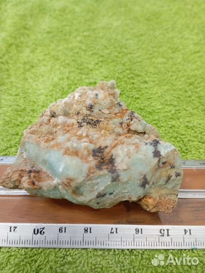 Хризопал в породе