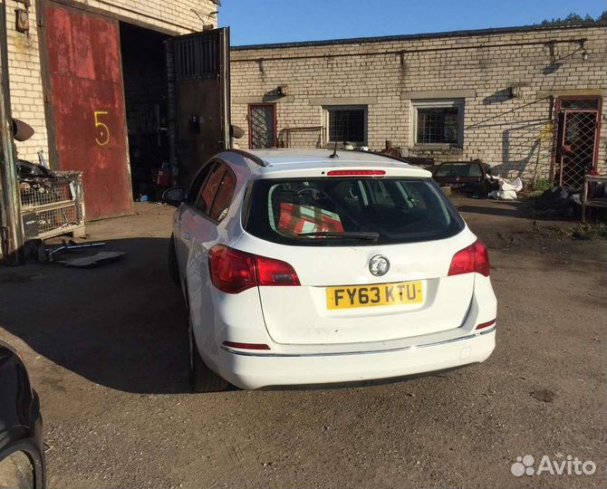 Opel Astra J 2014 г на запчасти