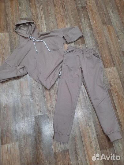 Спортивный костюм женский