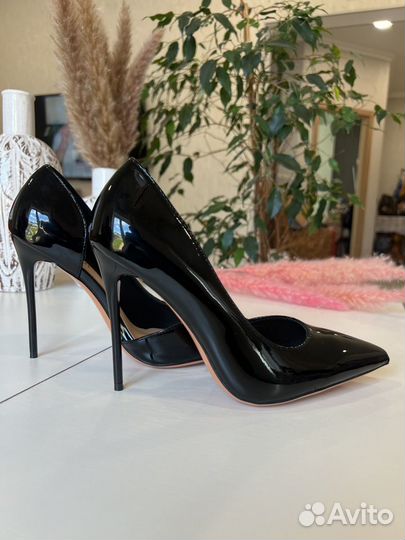 Туфли женские 39 размер черные лаковые