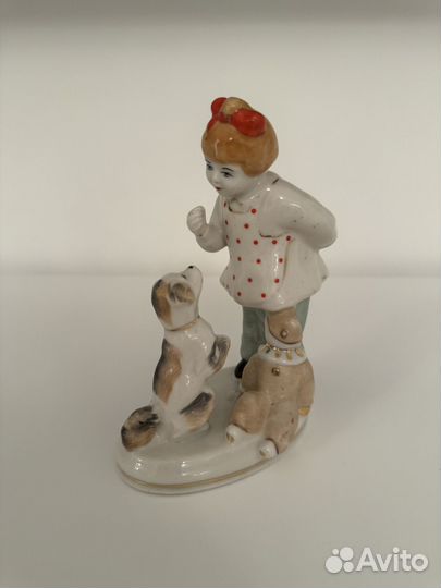 Фарфоровая статуэтка девочка с собакой зхк СССР