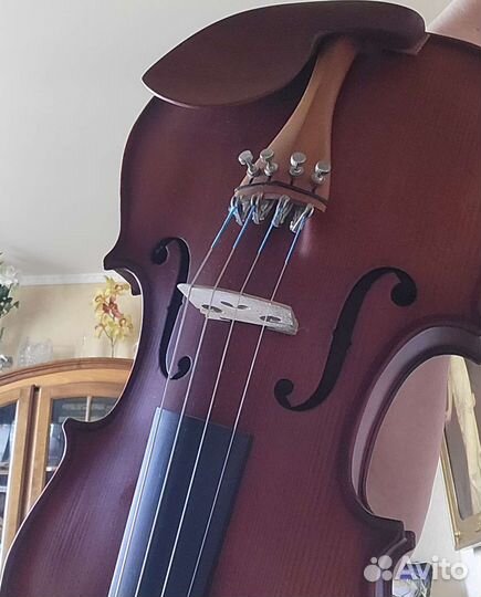 Скрипка Словакия 4/4,смычок,мостик, футляр