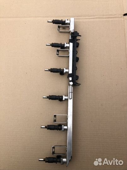 Топливная рампа с форсунками BMW N52