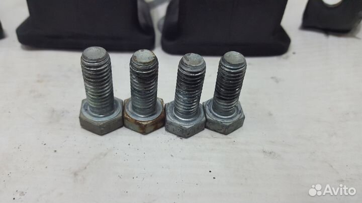 Стабилизатор передний на Mersedes-Benz W638