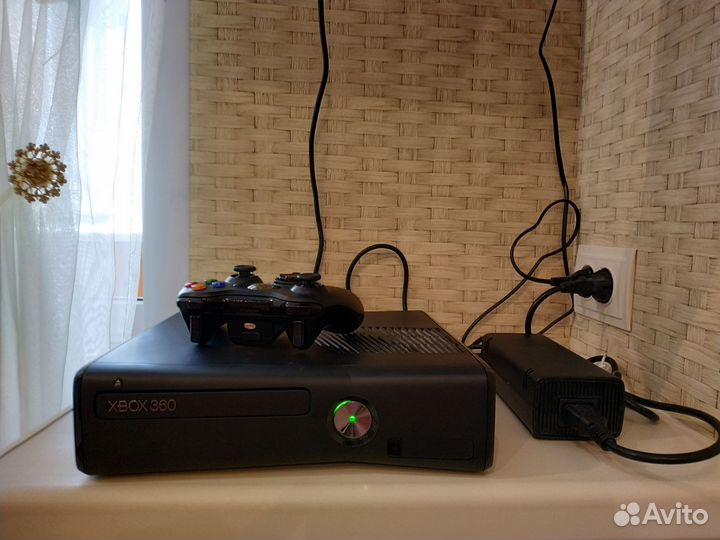 Xbox 360S 320 Гб + 80 игр