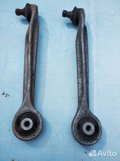 Рычаг передний верхний правый 8e0407506A