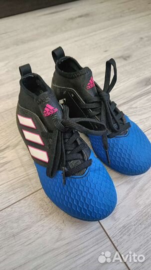 Футбольные бутсы adidas