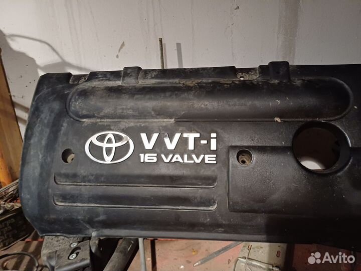 Пластиковая крышка на даигатель ярис, королла