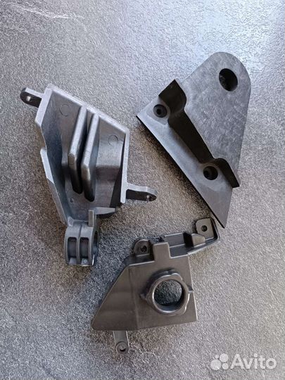 Крепления левой фары mercedes w212