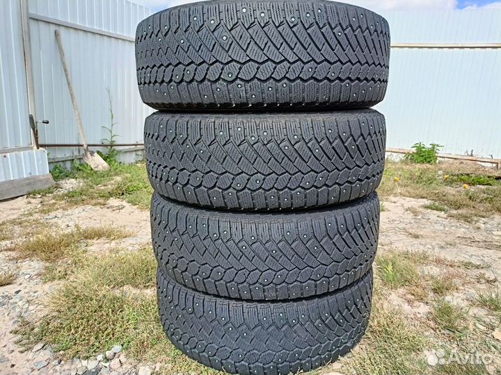Gislaved Nord Frost 200 225/60 R17