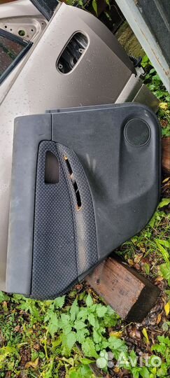 Обшивка двери subaru impreza gg gd