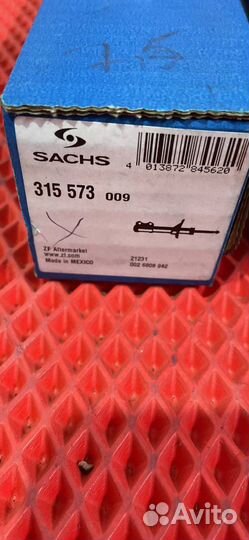 Стойки задние Jetta 6 (комплект)