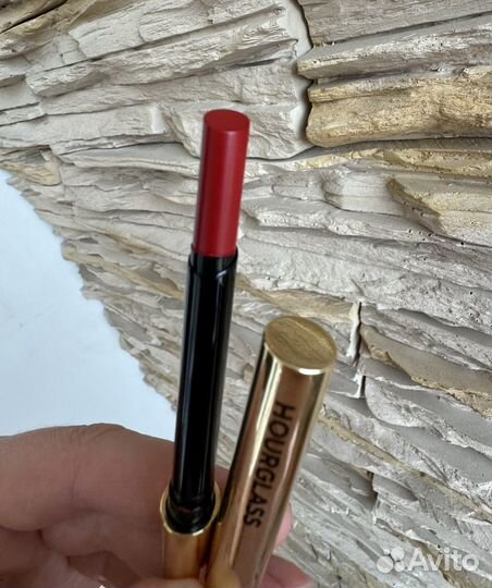 Hourglass помада