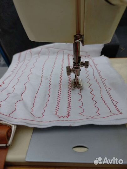 Швейная машинка чайка 142м