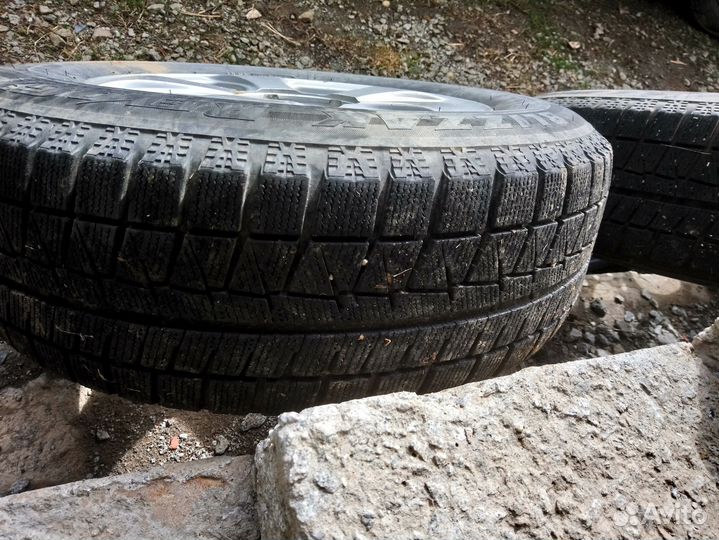 Bridgestone Blizzak Revo GZ 215/65 R16