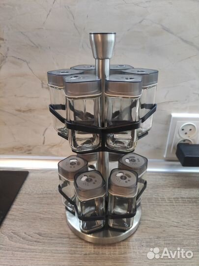 Набор емкостей для специй на вращающейся подставке