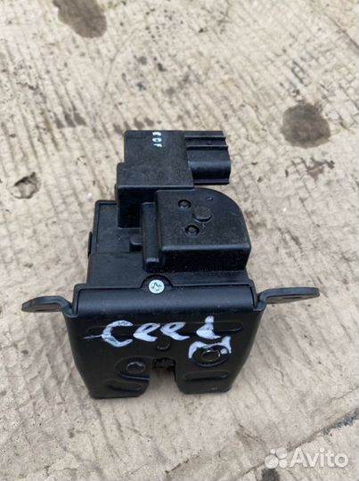 Замок крышки багажника Kia Ceed 1 ED