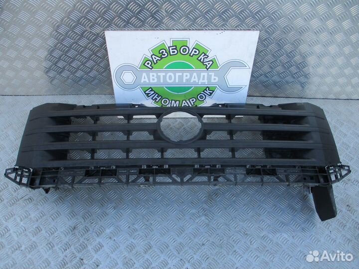 Решётка радиатора Volkswagen Crafter 2011г