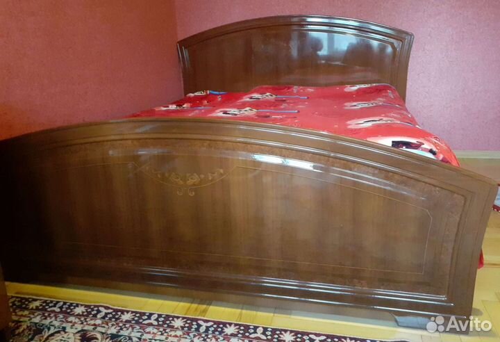 Кровать Двуспальная. матрас б/у