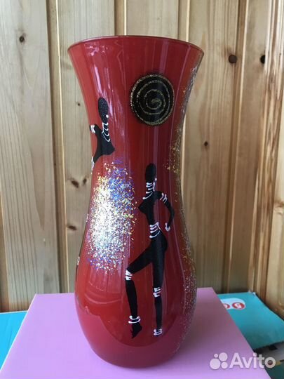 Стеклянная ваза в коробке