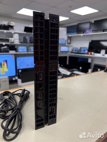 Игровая приставка PlayStation 4 FAT 500GB (центр)