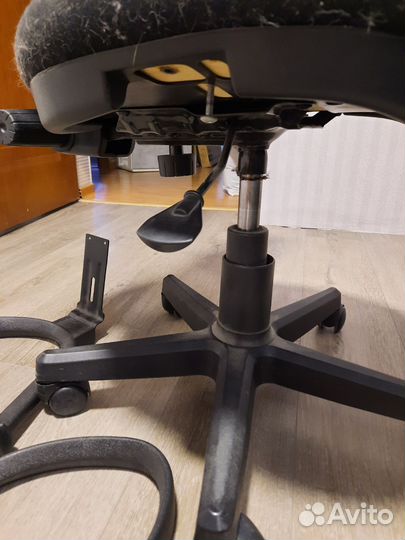 Компьютерное кресло на запчасти