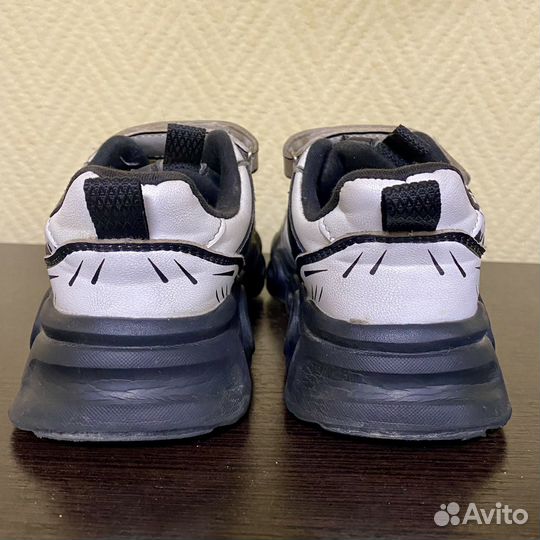 Кроссовки детские с подсветкой 30 размер