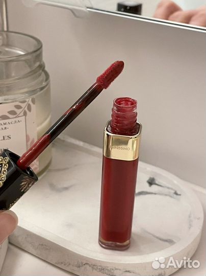 Красные помады Chanel и DG
