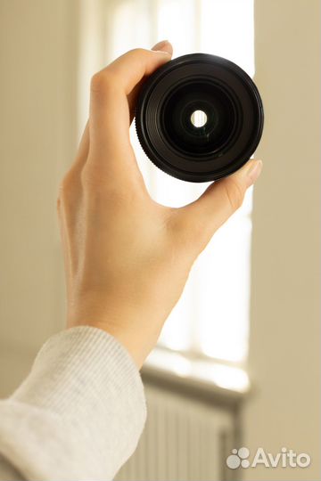 Объектив Canon EF 24mm f/2.8