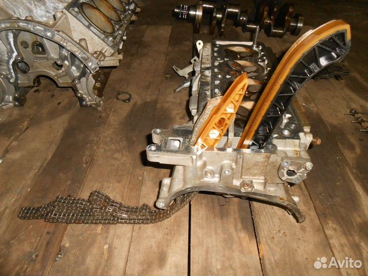 Головка блока цилиндров справа 273.922 4.7