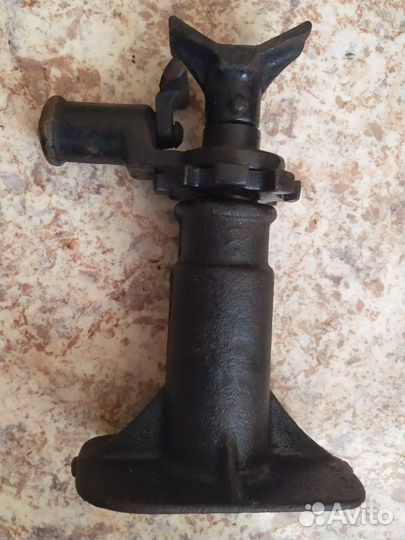 Домкрат УАЗ чугунный винтовой механический 2 тонны