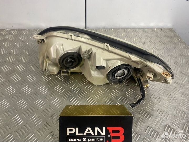 Фара галогеновая передняя правая Toyota Mark 2