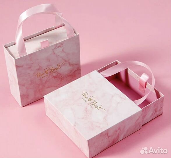 Коробка подарочная с гирляндой