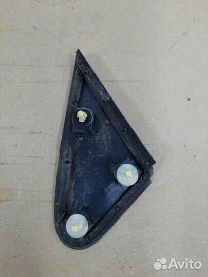 Уголок правый Mitsubishi Lancer уневерсал 1.6 2007
