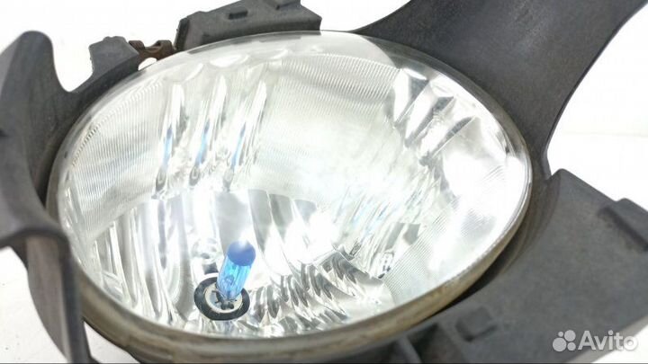 Туманка левая Toyota Noah AZR65