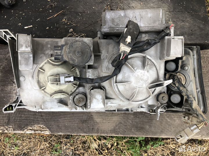 Фара левая ксенон